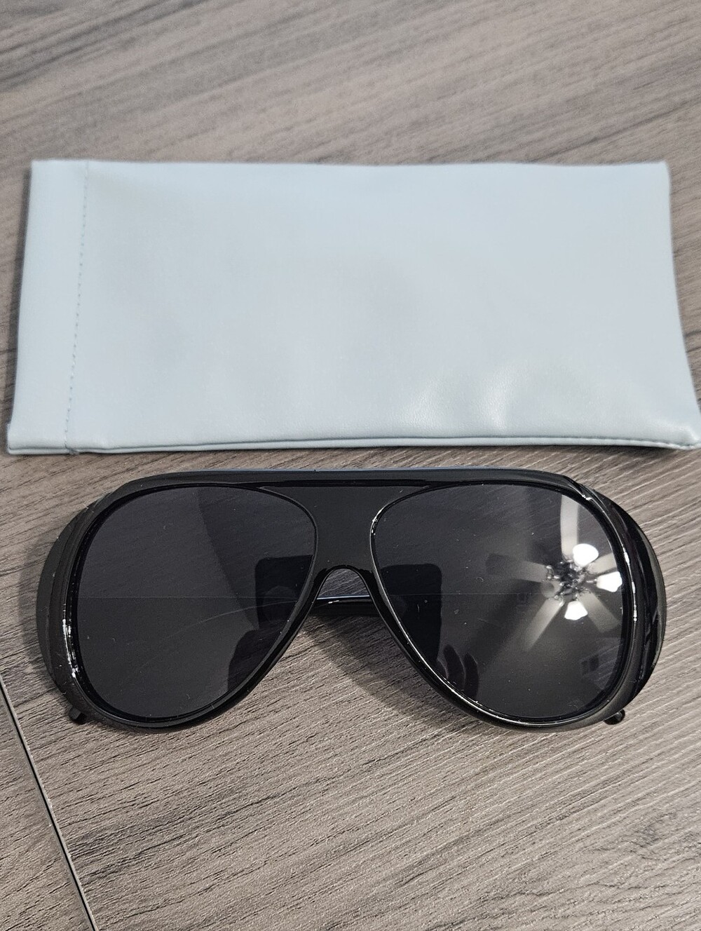 Vintage Aviator Sunglasses Black Tinted Lens Pouch Case and Cleaning Cloth - Picture 5 of 6